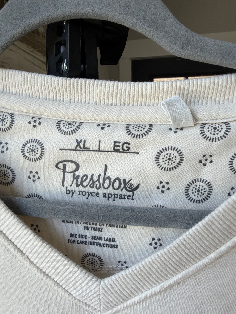 Pressbox Cream Auburn V-Neck Pullover Sweatshirt - Picture 2 of 6